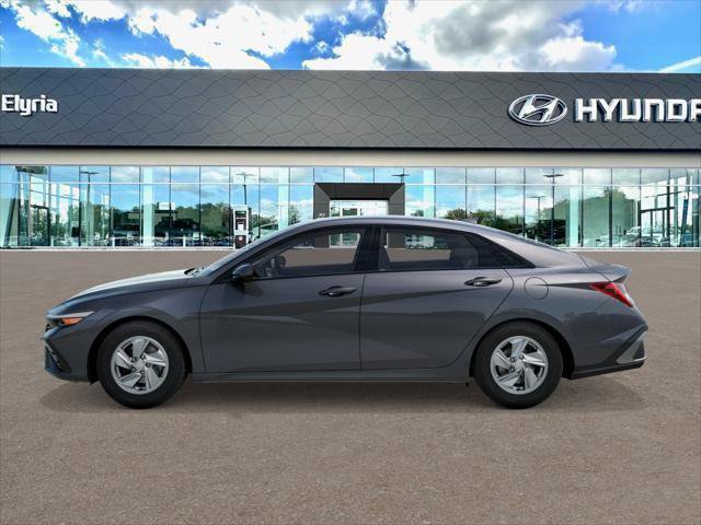 New 2026 Hyundai Elantra SE FWD image 3