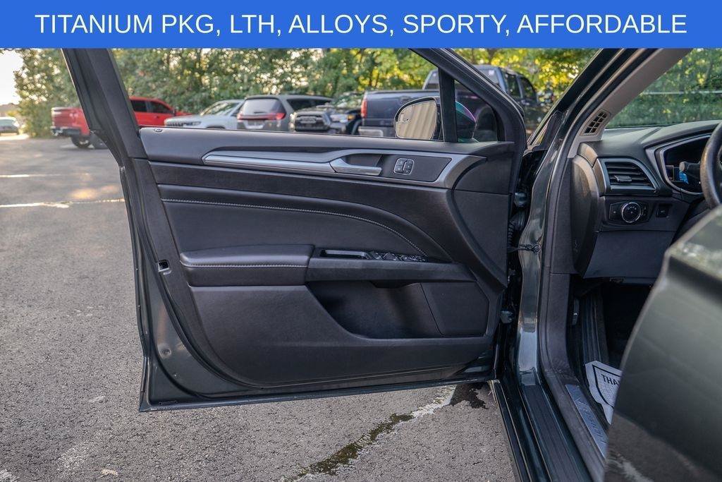 Used 2016 Ford Fusion Titanium FWD image 12