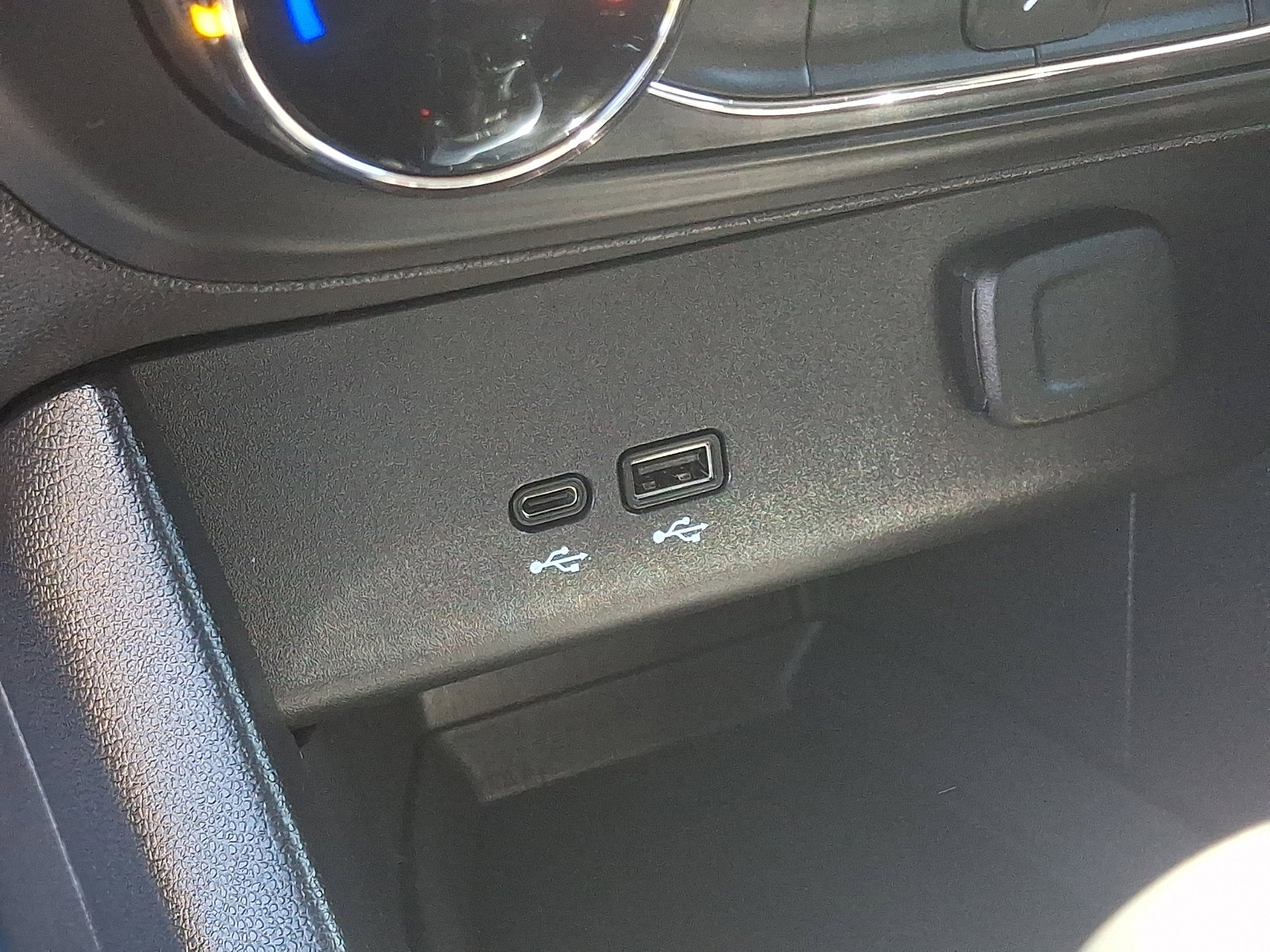 Used 2025 Buick Encore GX Preferred AWD/4WD image 23