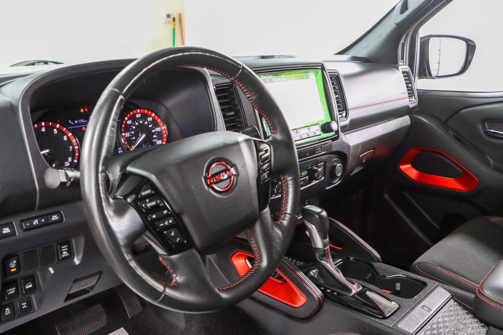 Used 2023 Nissan Frontier PRO-4X w/ Pro Convenience Package AWD/4WD image 24