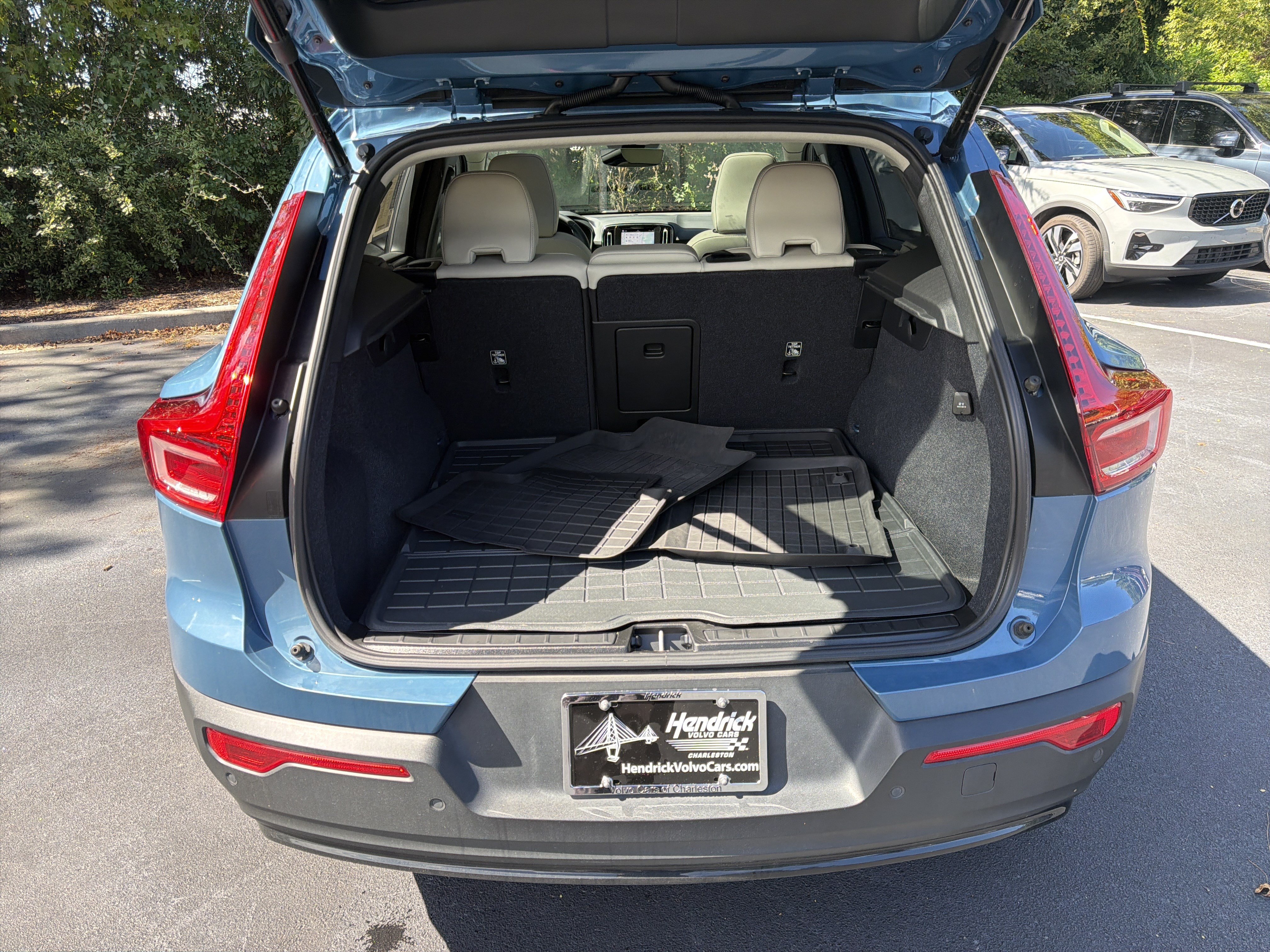Certified 2024 Volvo XC40 B5 Ultimate w/ Protection Package Premier AWD/4WD image 34