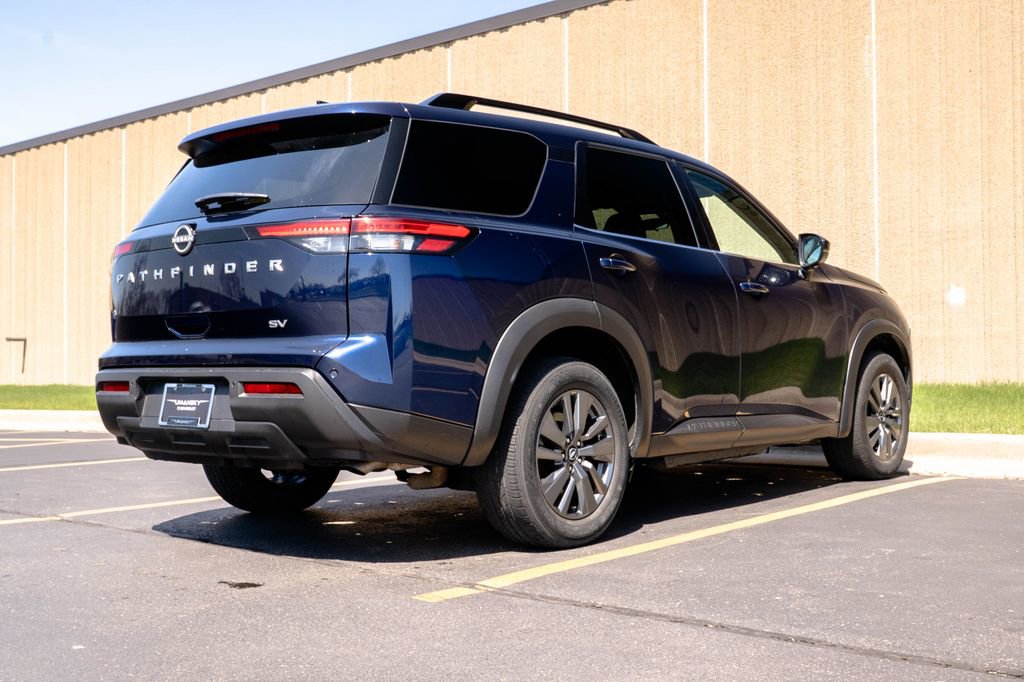 Used 2024 Nissan Pathfinder SV FWD image 9