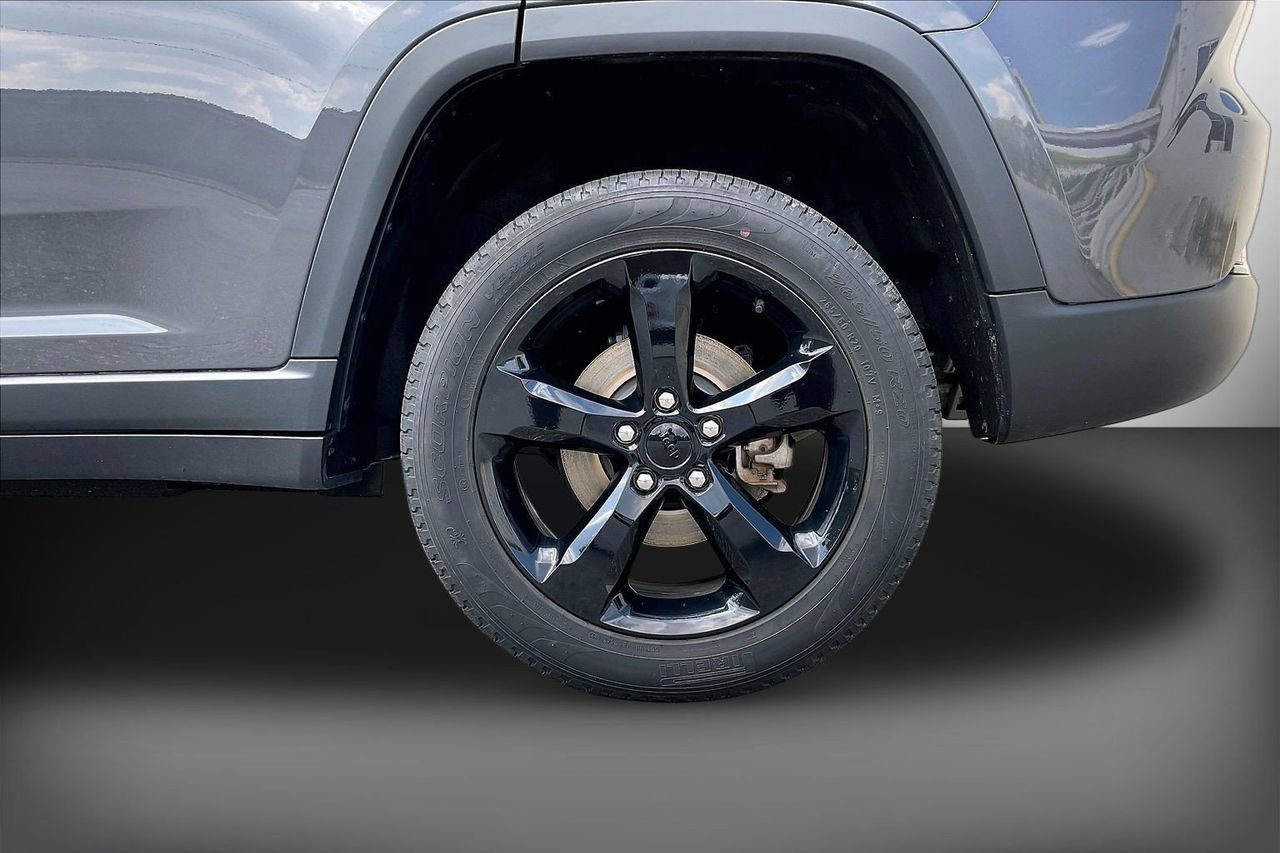 Certified 2023 Jeep Grand Cherokee Limited w/ Black Appearance Package AWD/4WD image 36