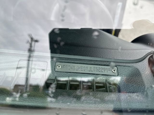 Used 2018 Jeep Wrangler Unlimited Sahara image 20