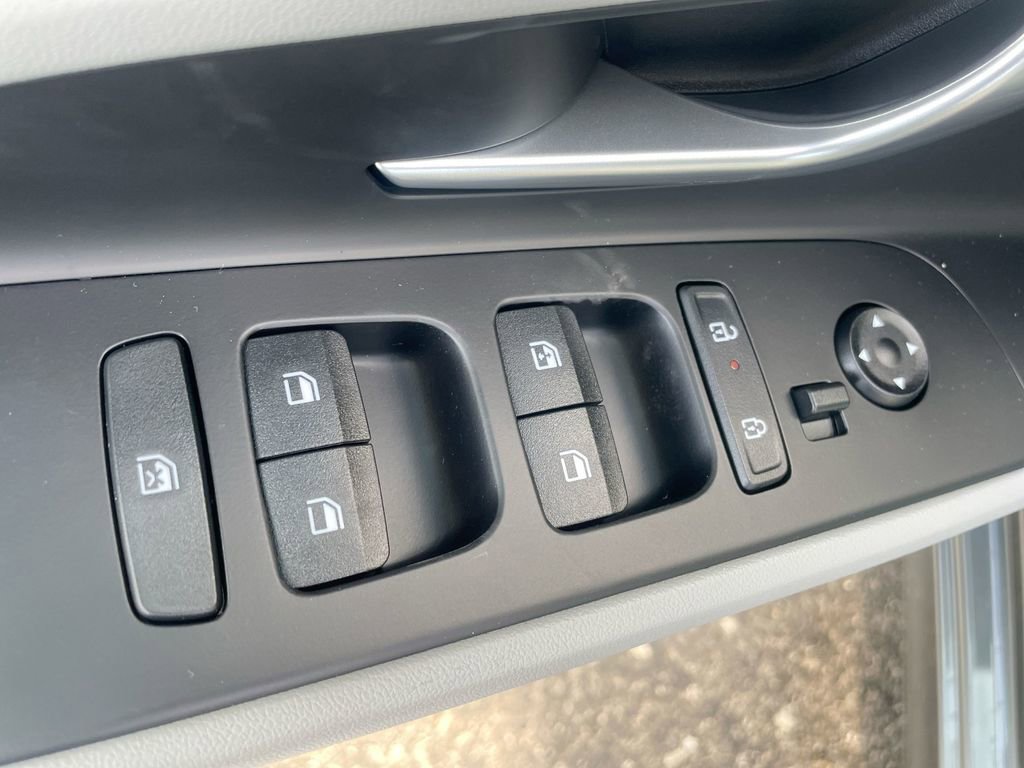 New 2025 Hyundai Elantra Limited image 38