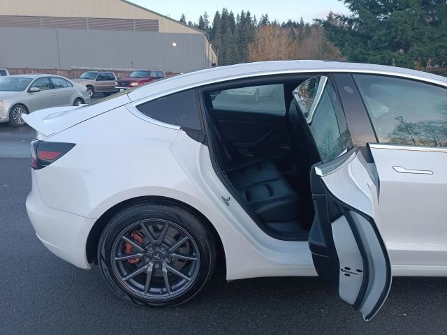Used 2020 Tesla Model 3 image 19