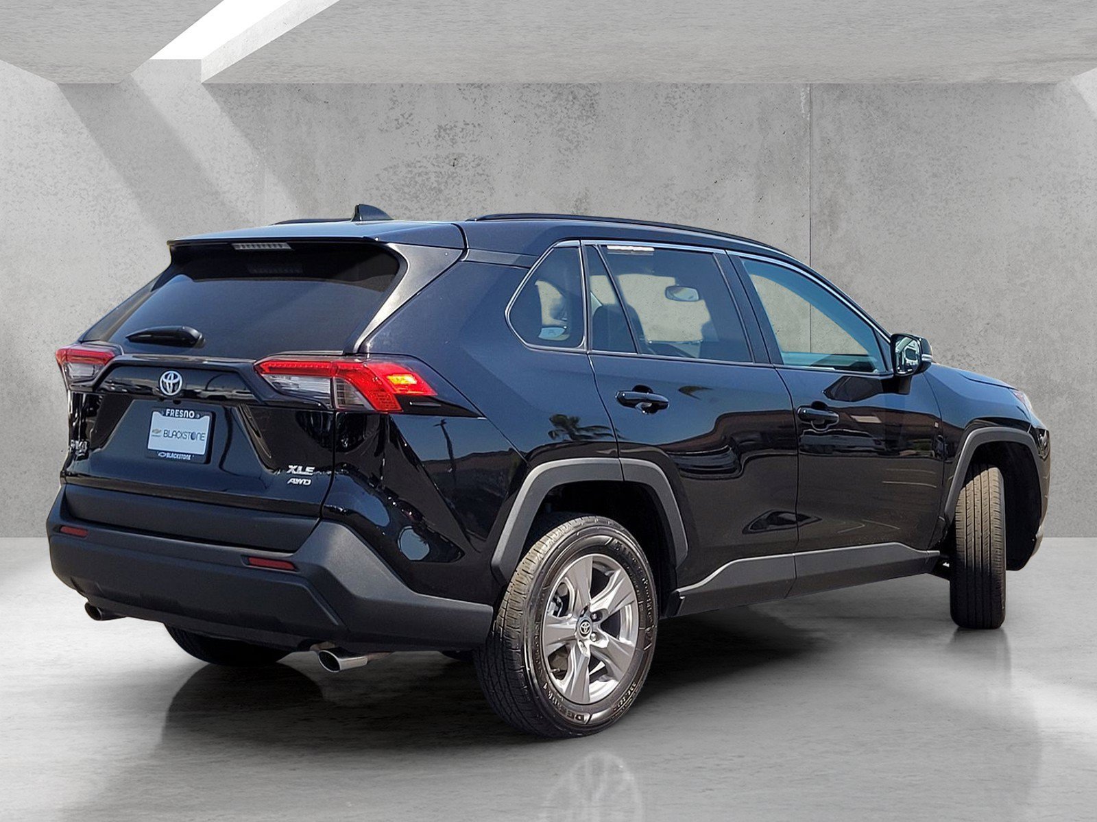Used 2025 Toyota RAV4 XLE AWD/4WD image 5