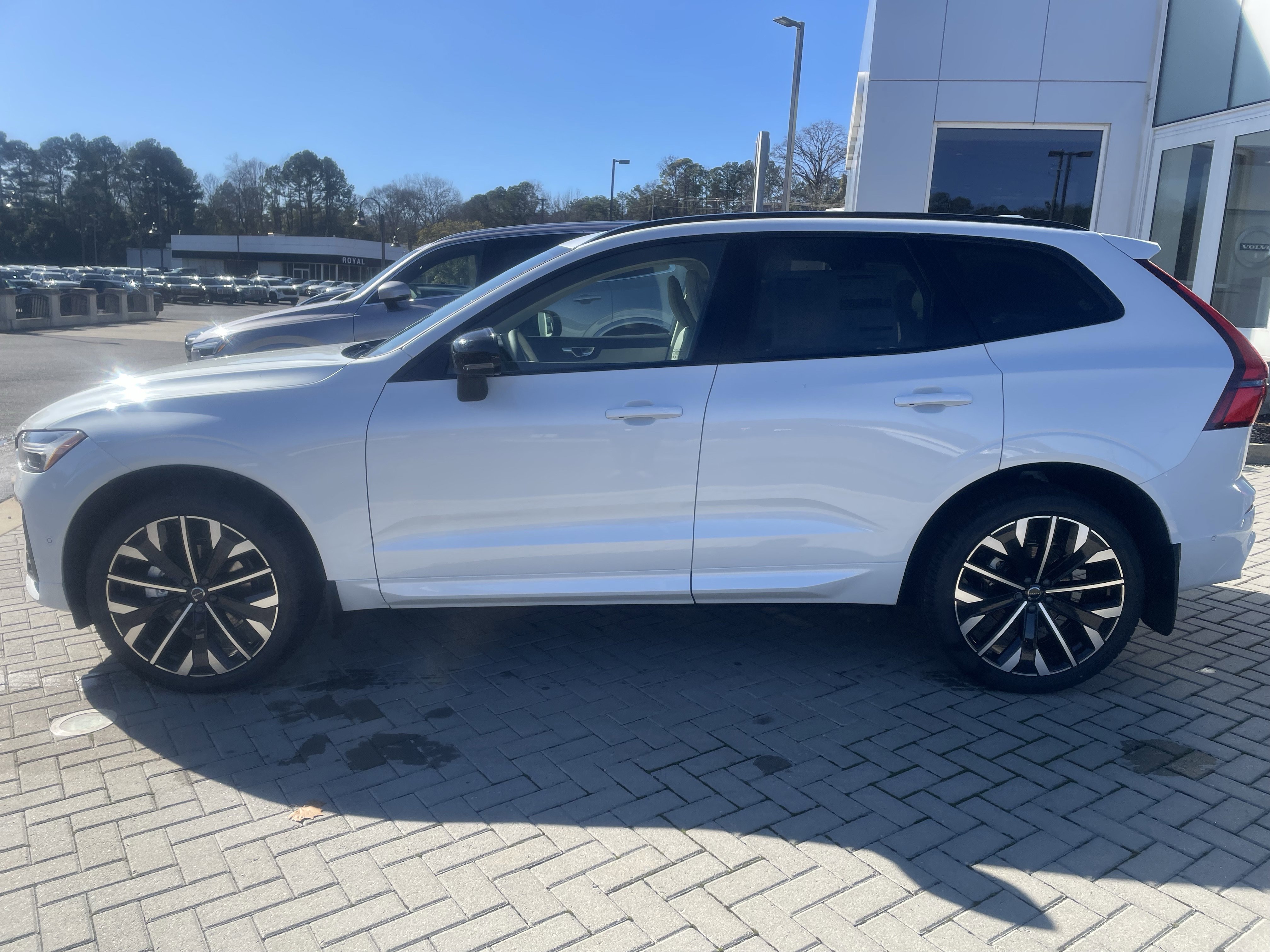 New 2026 Volvo XC60 B5 Ultra w/ Protection Package Premier image 7
