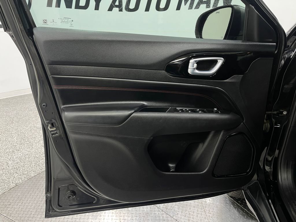 Used 2022 Jeep Compass Trailhawk image 13