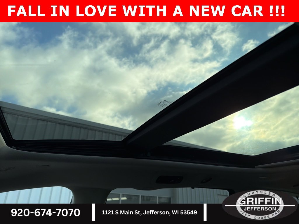 Used 2022 Chrysler Pacifica Limited image 25