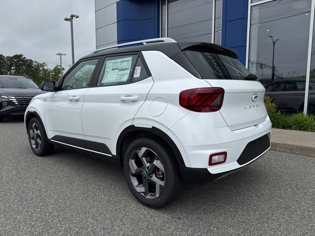 Used 2025 Hyundai Venue Limited image 9