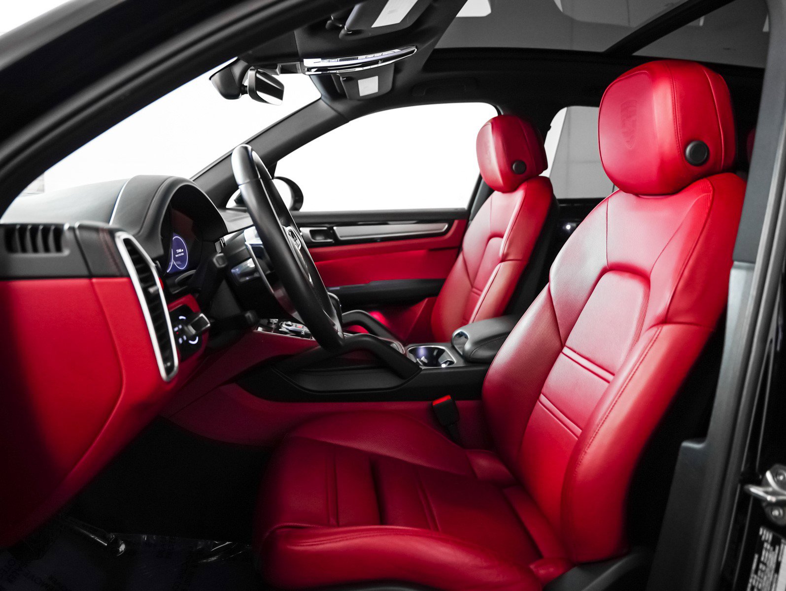 Certified 2022 Porsche Cayenne Platinum Edition w/ Premium Package Plus image 5