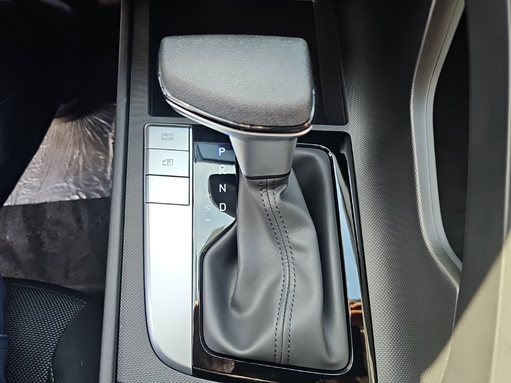 New 2026 Hyundai Elantra SE FWD image 21