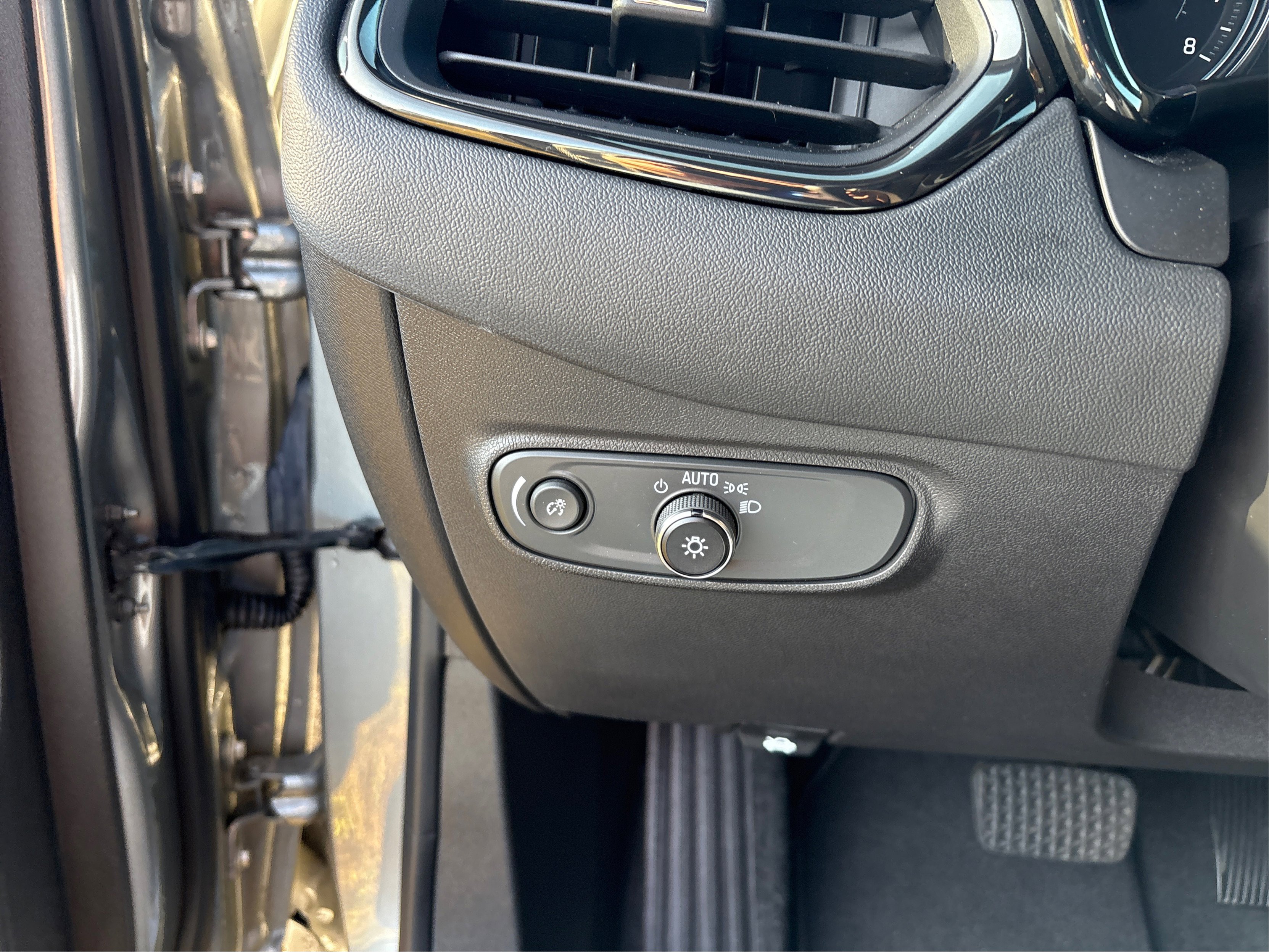 Used 2023 Chevrolet Equinox RS w/ RS Leather Package image 15