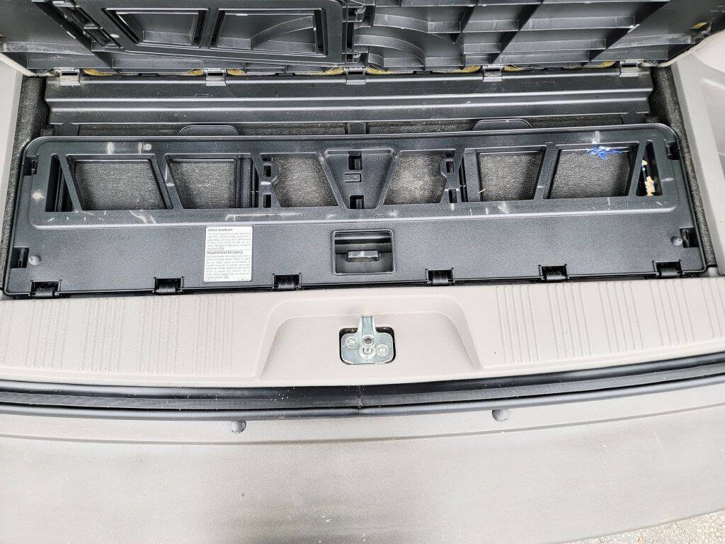 Used 2004 Saturn Vue 2WD w/ Sport Plus II Pkg image 24