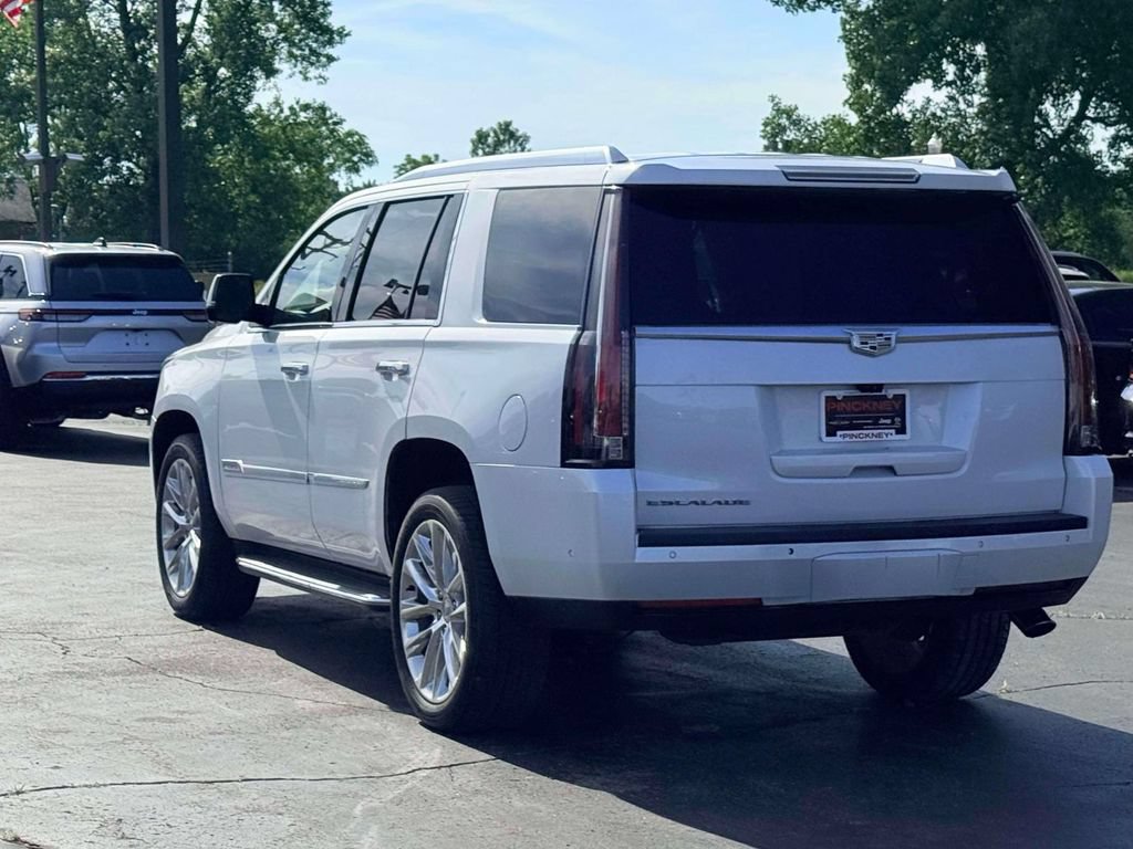 Used 2018 Cadillac Escalade Luxury AWD/4WD image 9