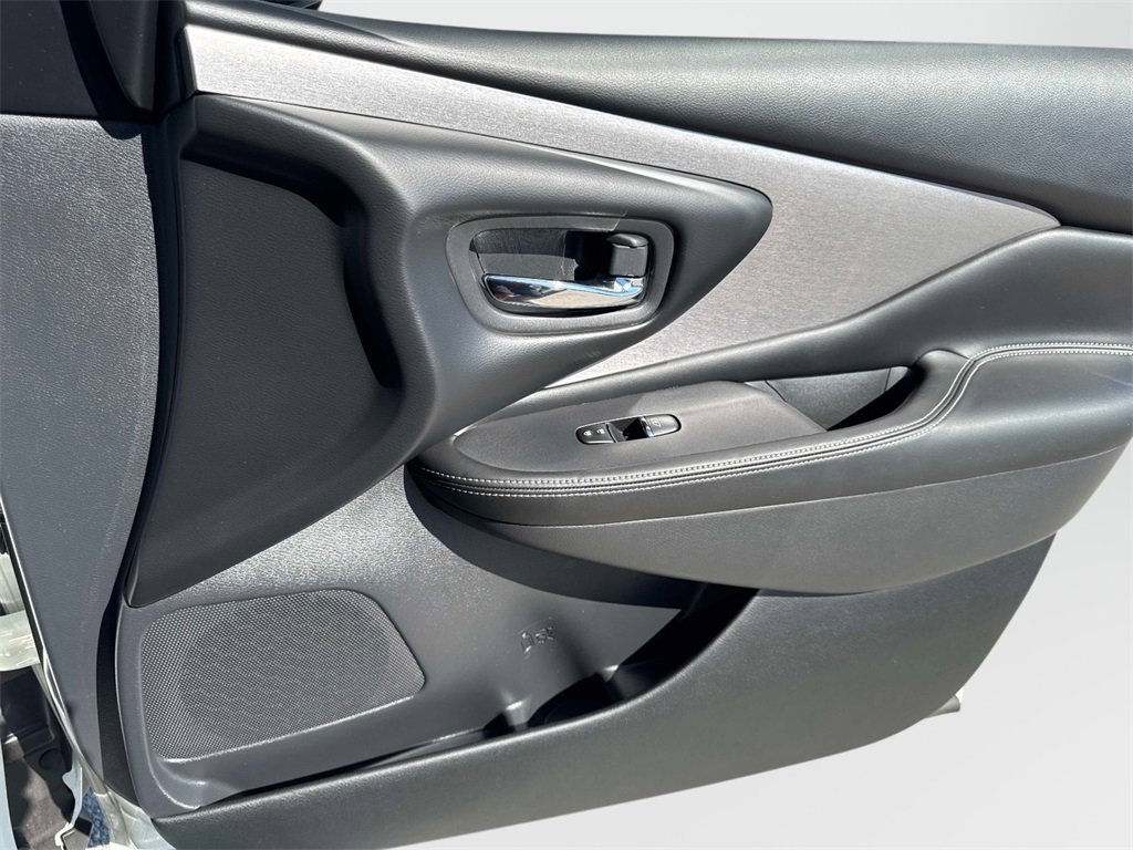 Used 2023 Nissan Murano SL w/ Cargo Package image 16