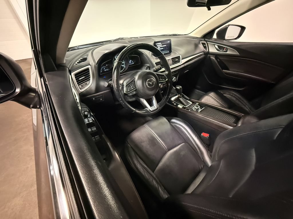 Used 2018 MAZDA MAZDA3 Touring FWD image 57