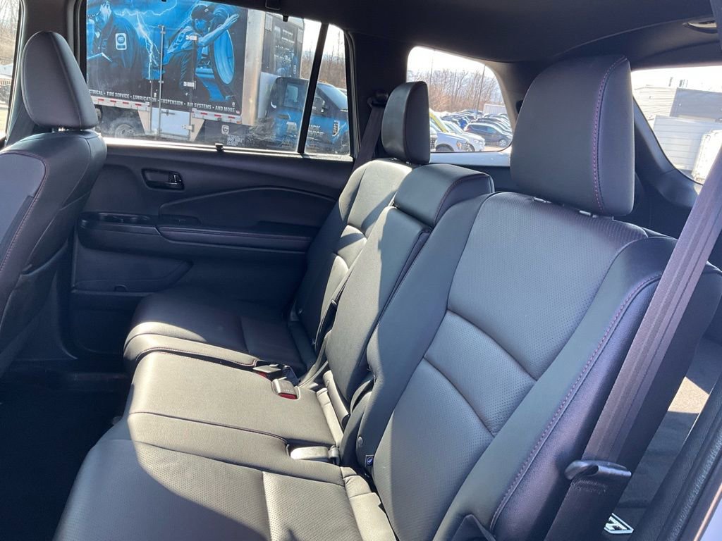 Used 2024 Honda Passport Black Edition image 18