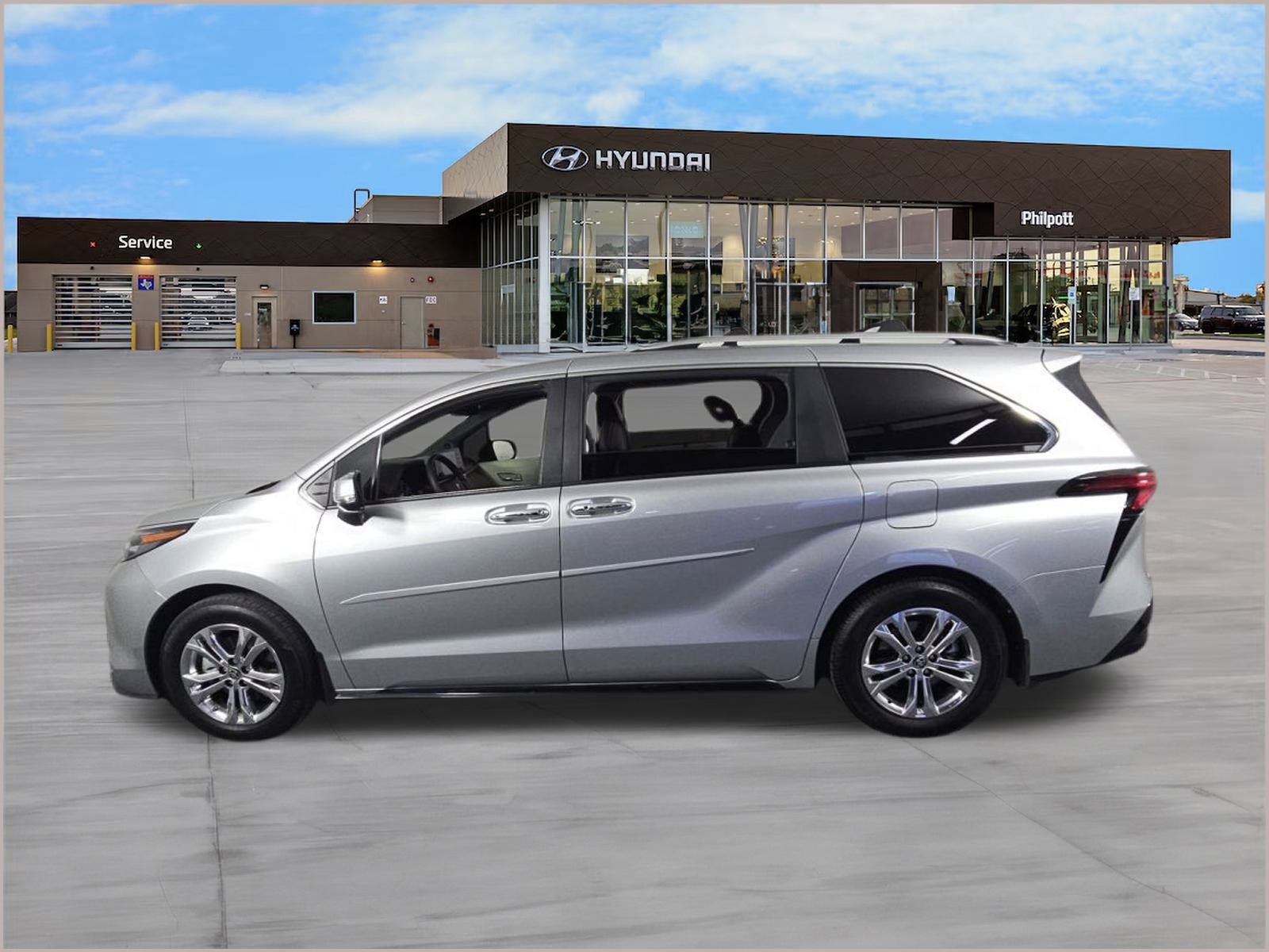 Used 2024 Toyota Sienna Platinum image 2