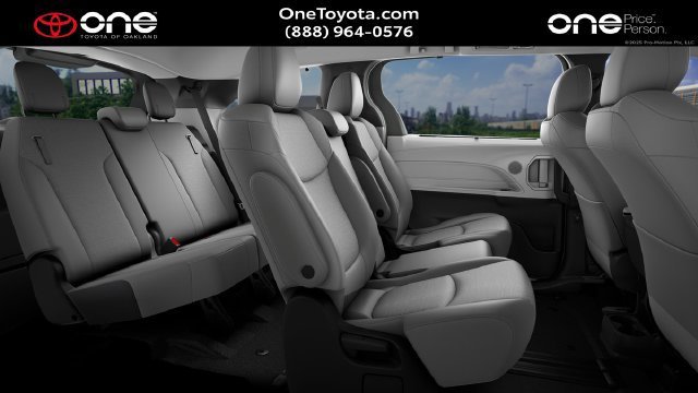 New 2026 Toyota Sienna LE FWD image 3