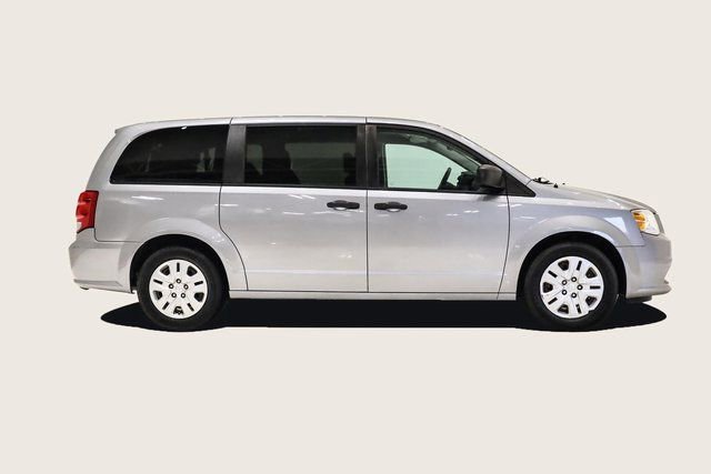 Used 2020 Dodge Grand Caravan SE image 4