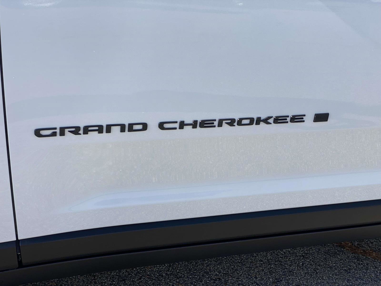 New 2025 Jeep Grand Cherokee Limited image 22