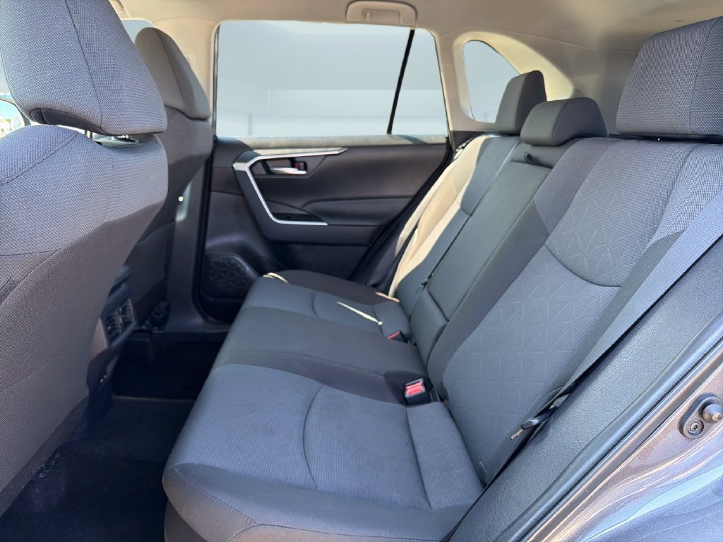 Used 2025 Toyota RAV4 XLE AWD/4WD image 27