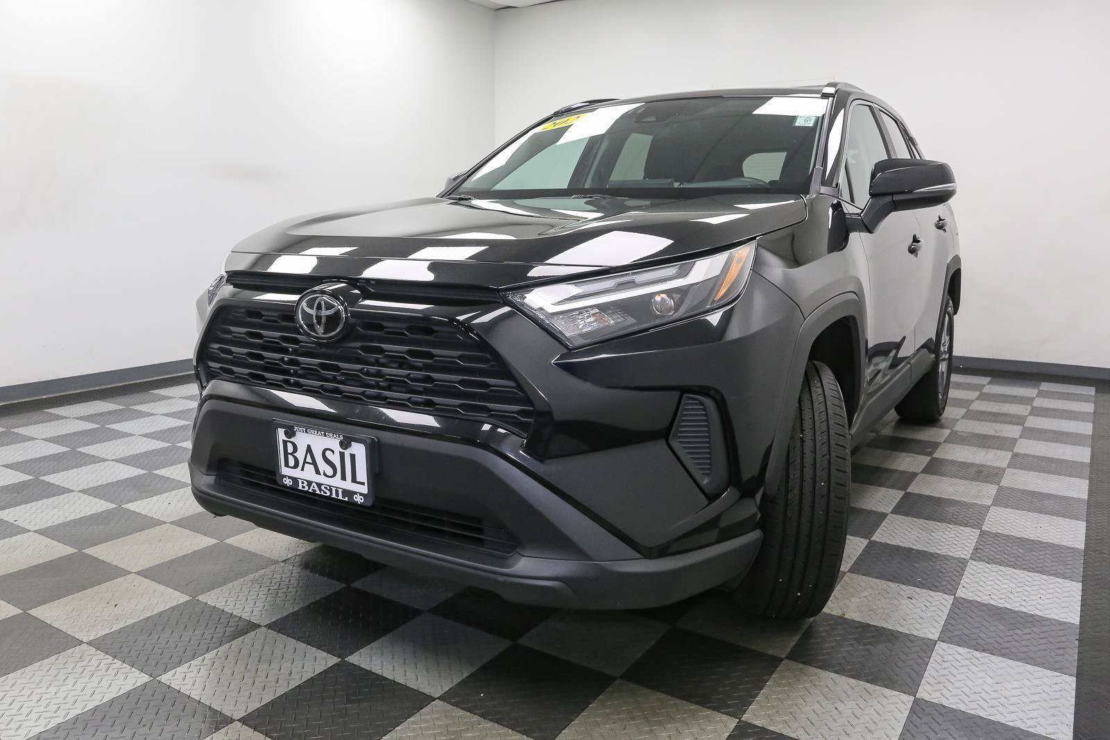 Used 2025 Toyota RAV4 XLE AWD/4WD image 4