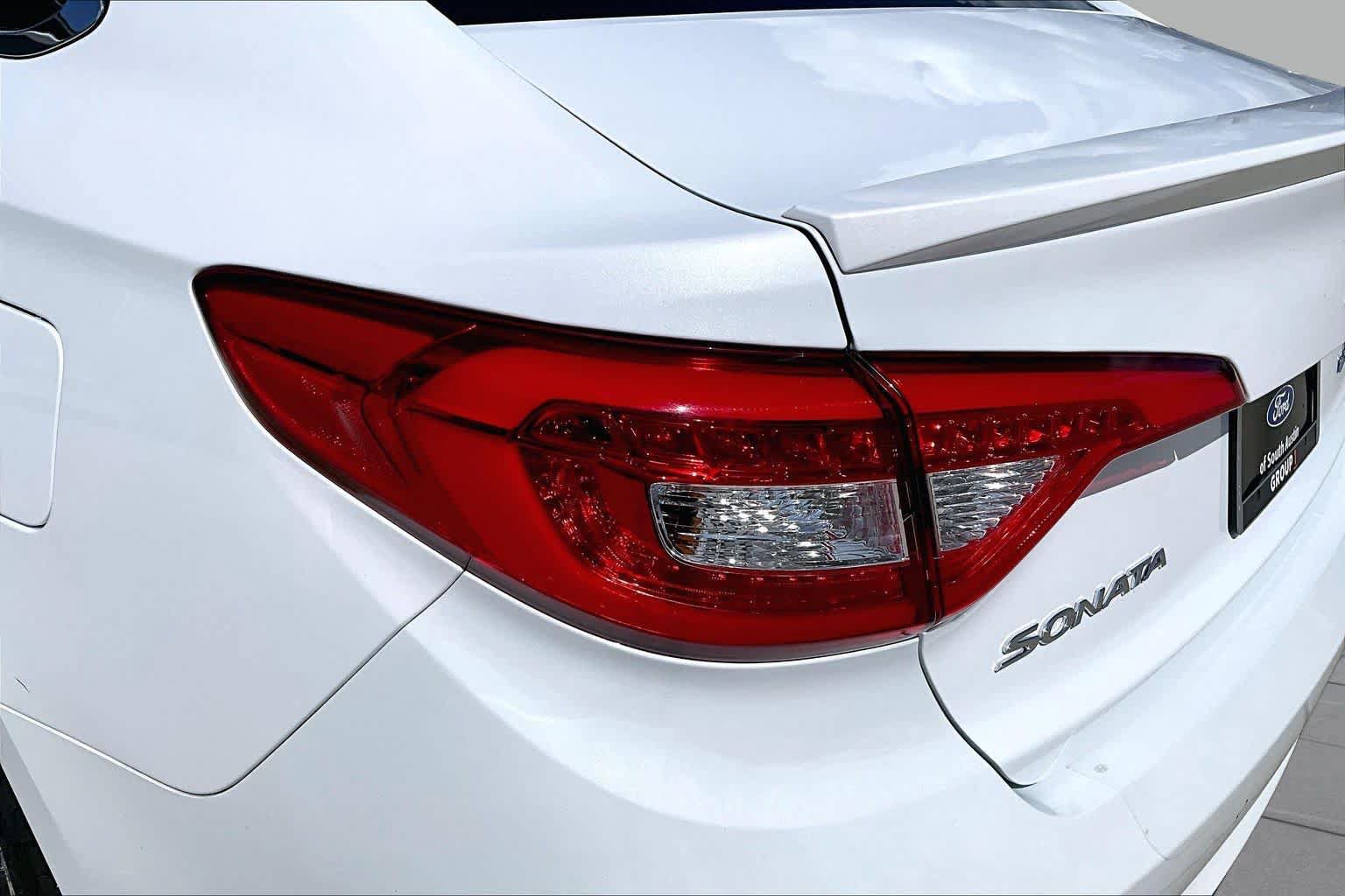 Used 2017 Hyundai Sonata Limited 2.0T FWD image 27