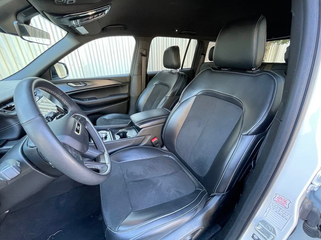 Used 2025 Jeep Grand Cherokee Altitude AWD/4WD image 23