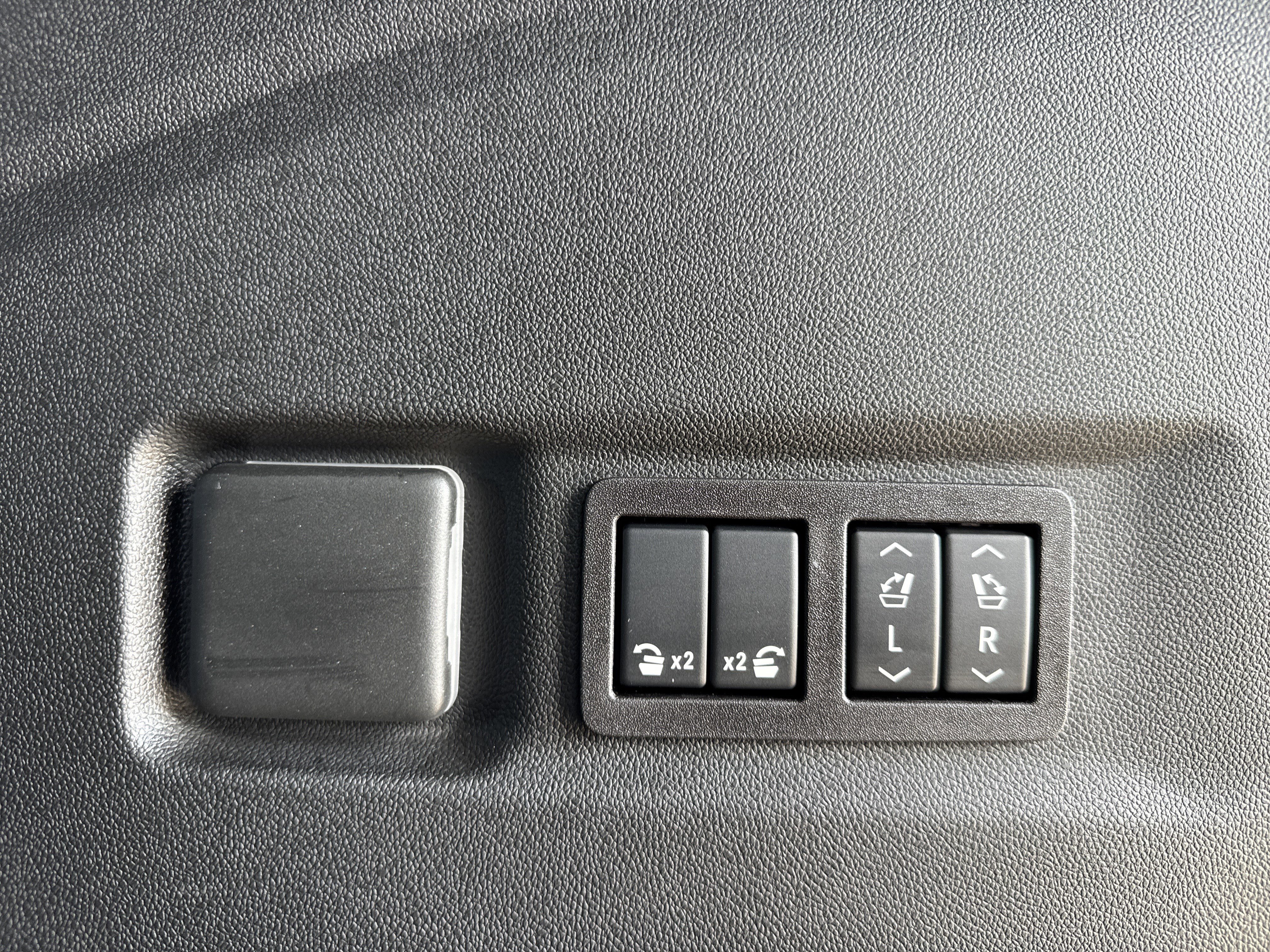 Used 2026 GMC Yukon XL Elevation w/ Elevation Premium Package image 39