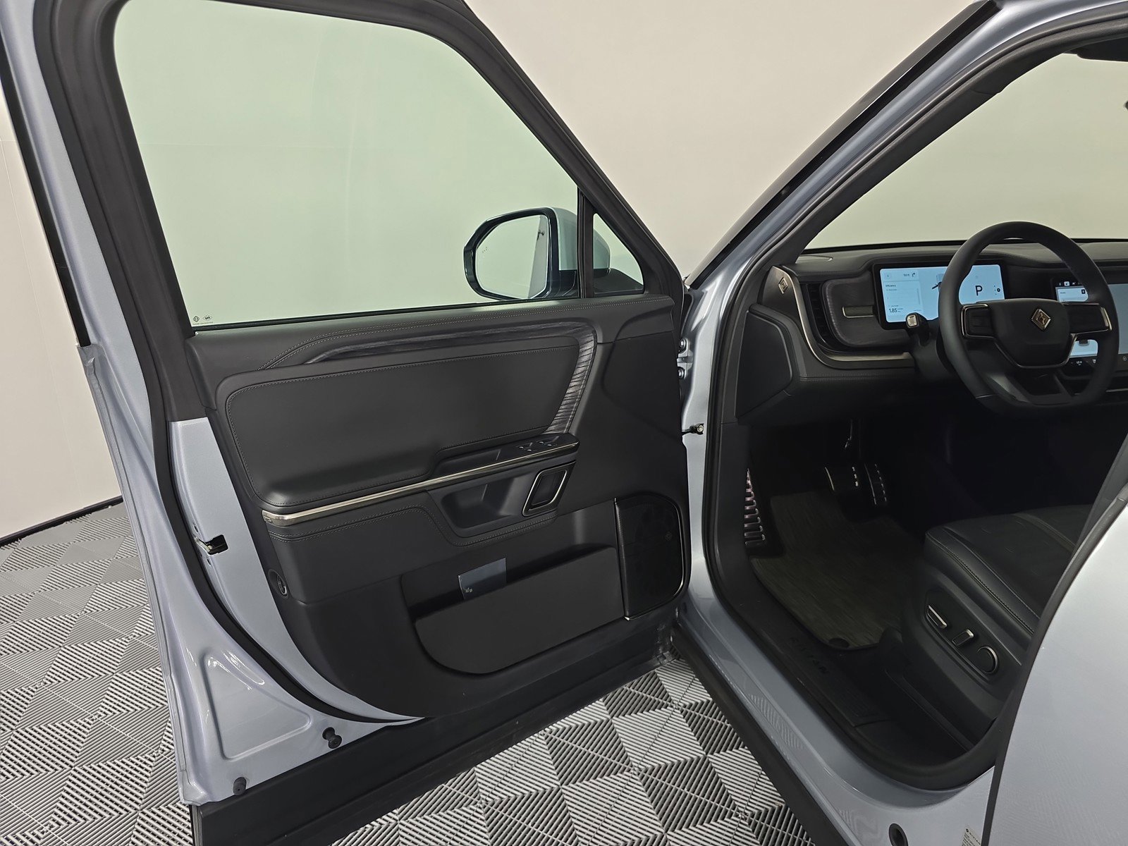 Used 2024 Rivian R1T Adventure image 16