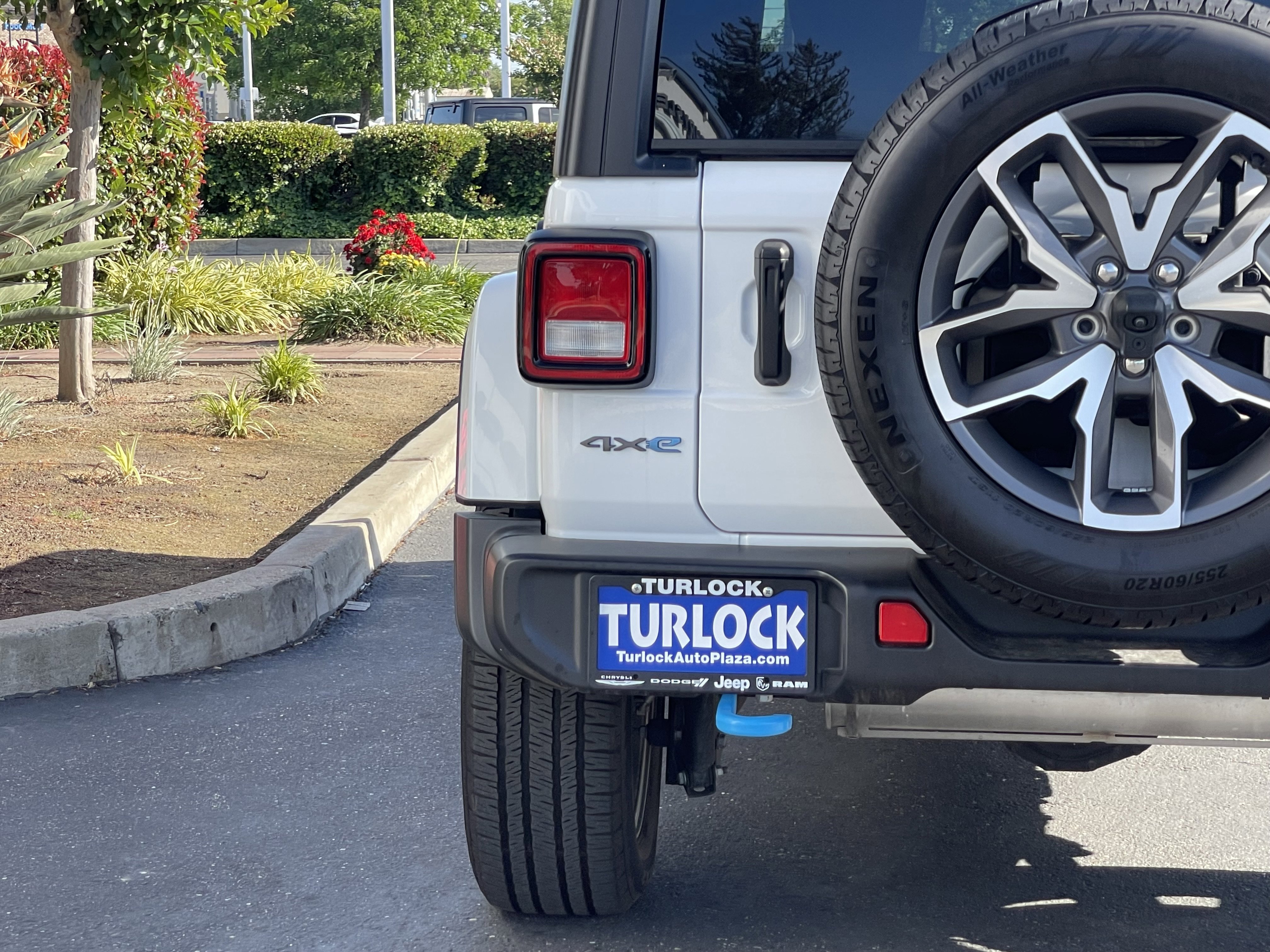 Used 2024 Jeep Wrangler Unlimited AWD/4WD image 9