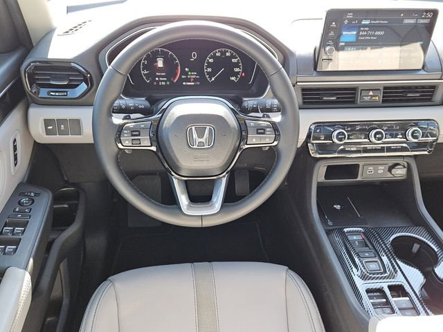 Used 2025 Honda Pilot Touring image 5