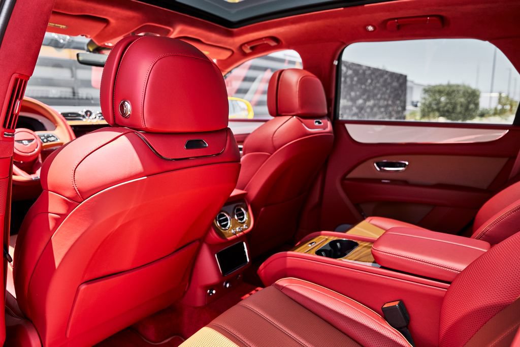 Used 2023 Bentley Bentayga AWD/4WD image 36