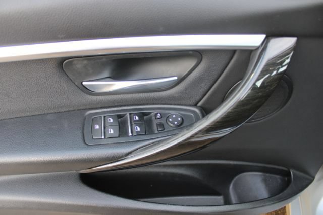 Used 2018 BMW 330i Sedan w/ Convenience Package RWD image 7