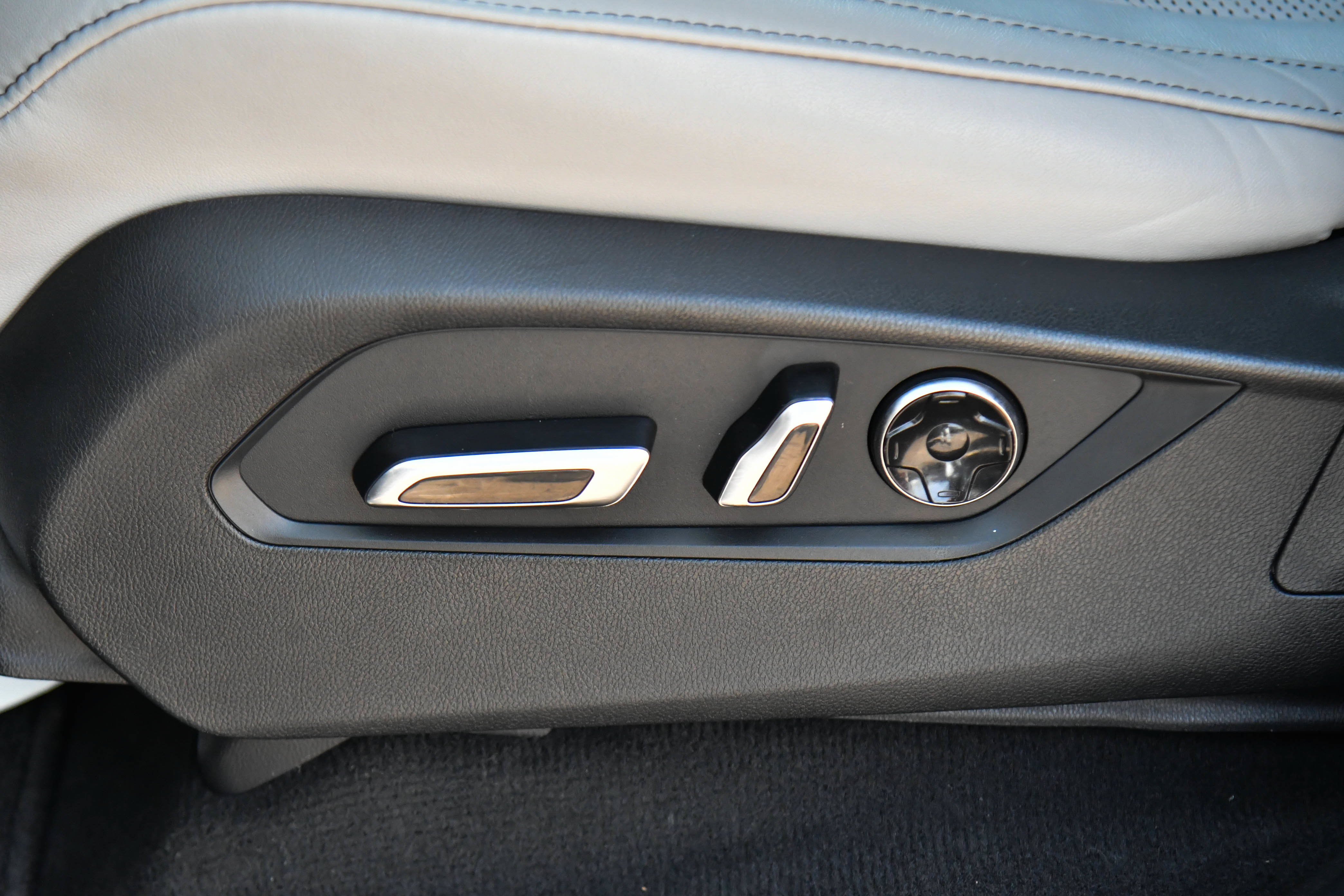 Used 2022 Acura MDX FWD w/ Technology Package image 17