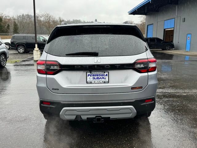 Used 2025 Honda Pilot TrailSport image 6