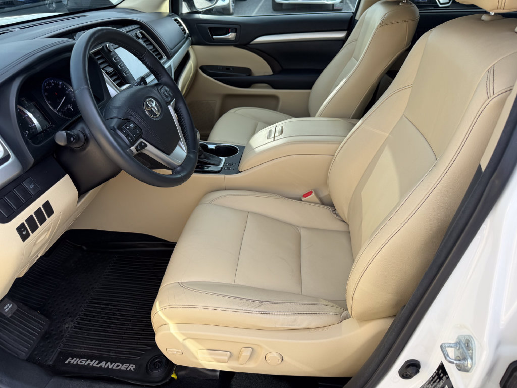 Used 2016 Toyota Highlander XLE AWD/4WD image 3