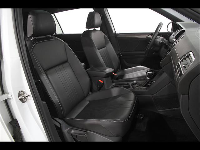 Certified 2024 Volkswagen Tiguan SE R-Line AWD/4WD image 16