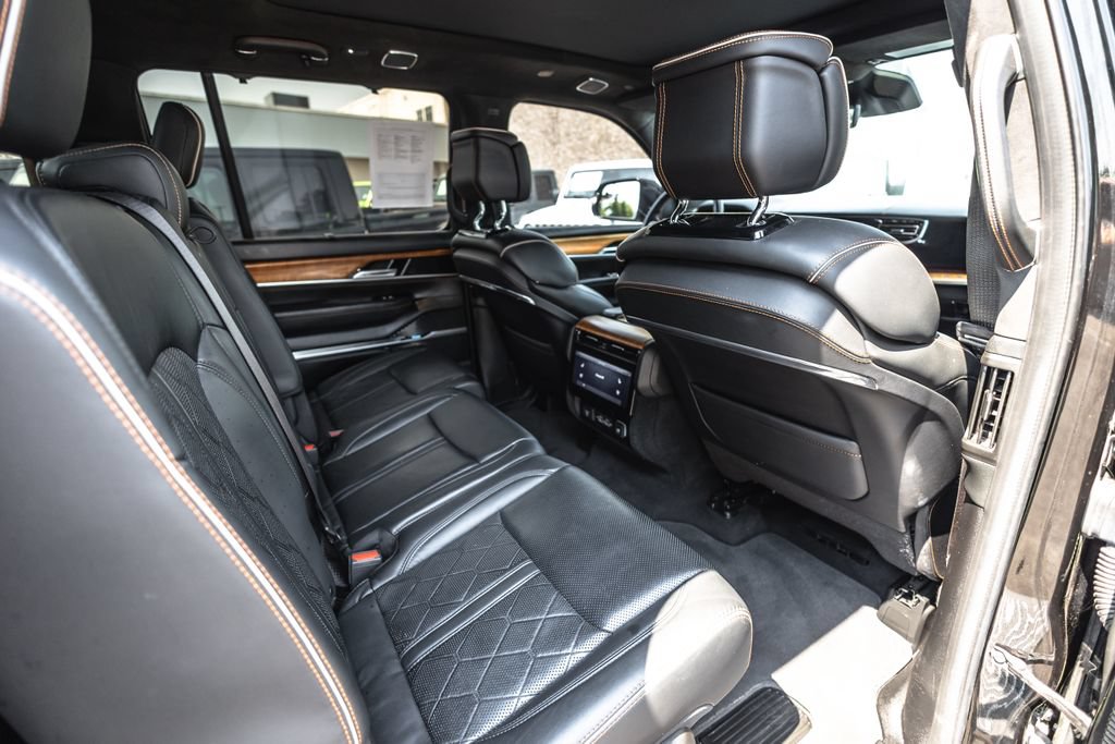 Used 2022 Jeep Grand Wagoneer Series III w/ Flexible Seating Group AWD/4WD image 26