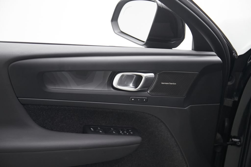 Certified 2023 Volvo C40 P8 Recharge Ultimate AWD/4WD image 11