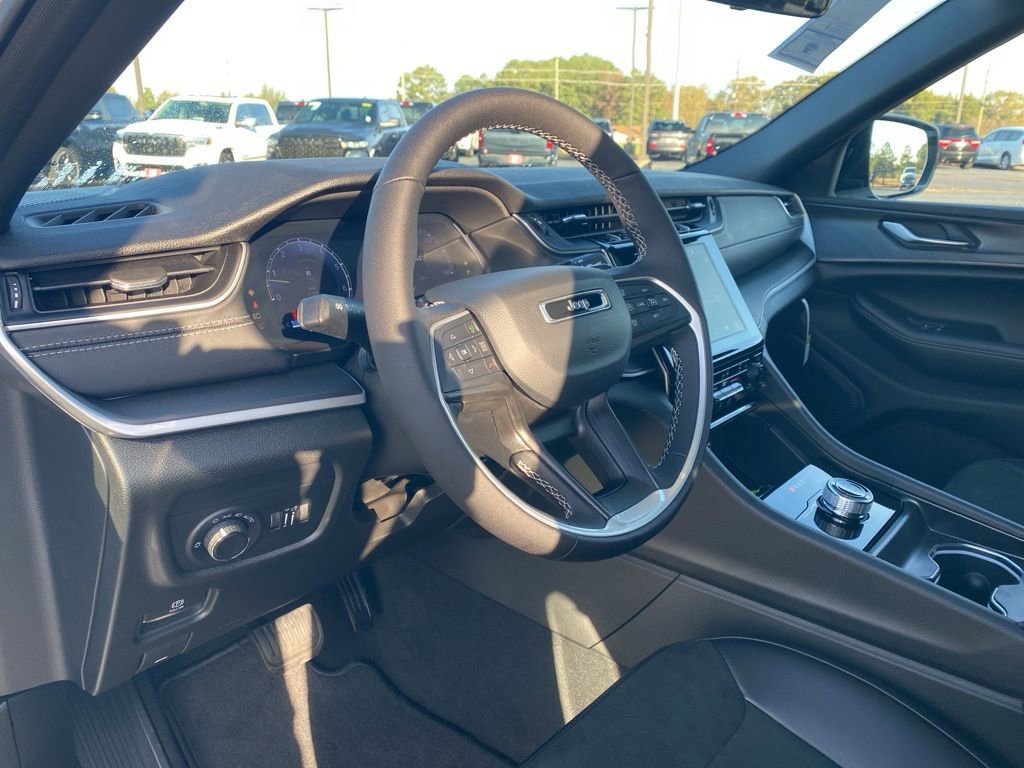 New 2025 Jeep Grand Cherokee L Altitude image 13