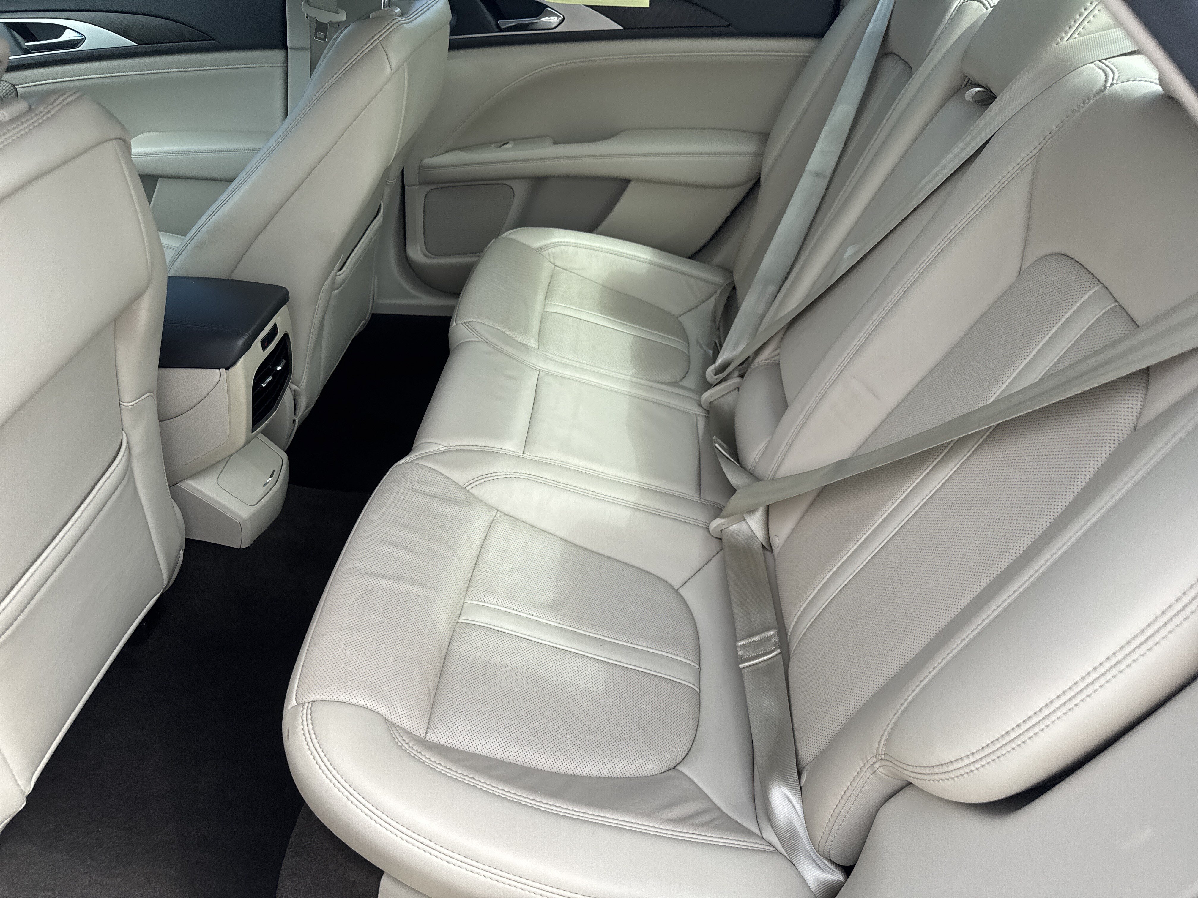 Used 2019 Lincoln MKZ Reserve FWD image 11