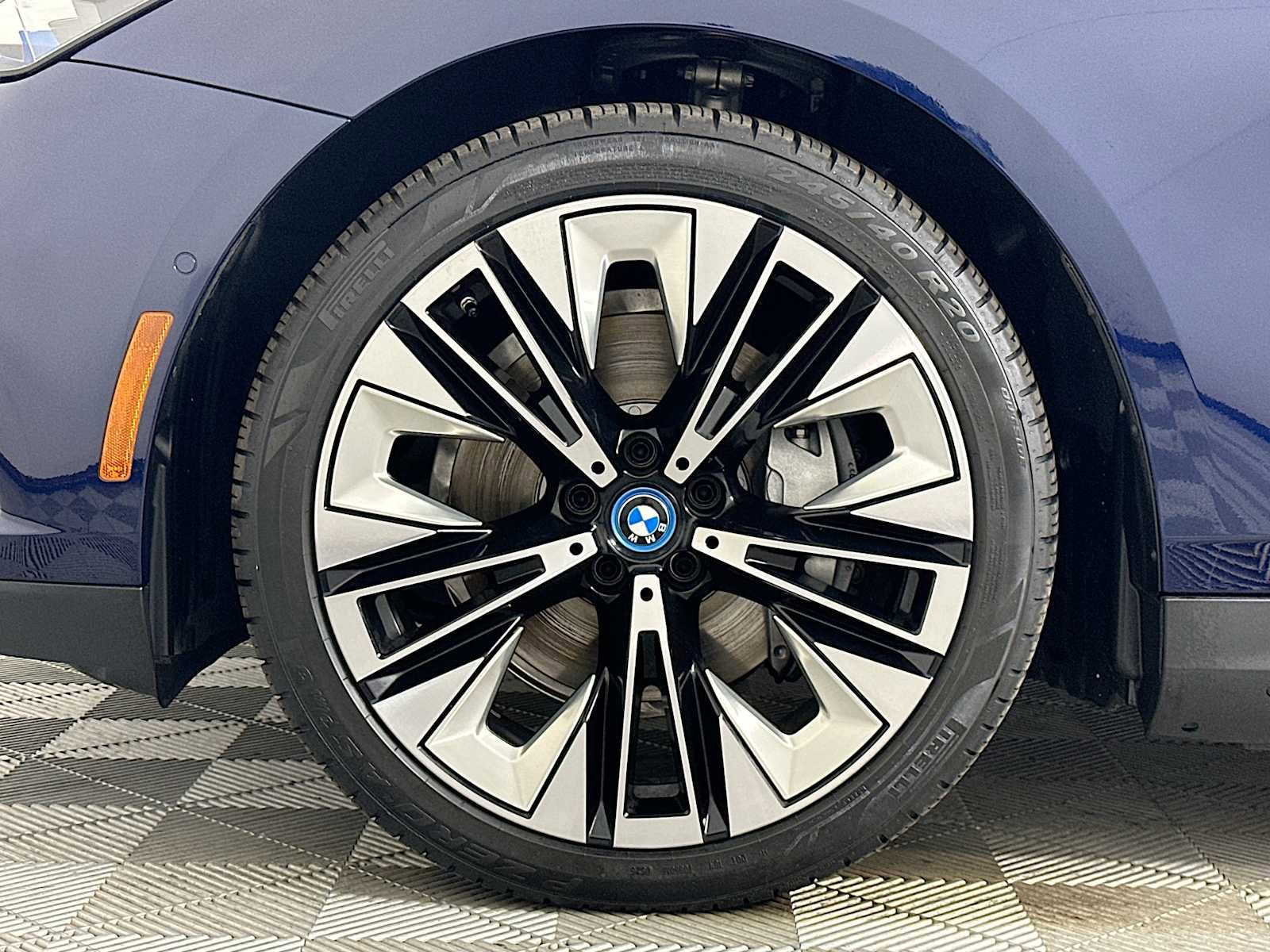 Used 2025 BMW i5 eDrive40i w/ Premium Package image 30