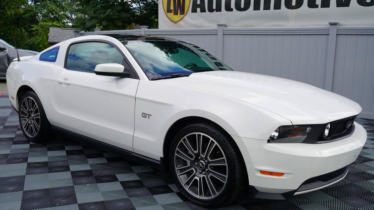 Used 2010 Ford Mustang GT RWD image 3