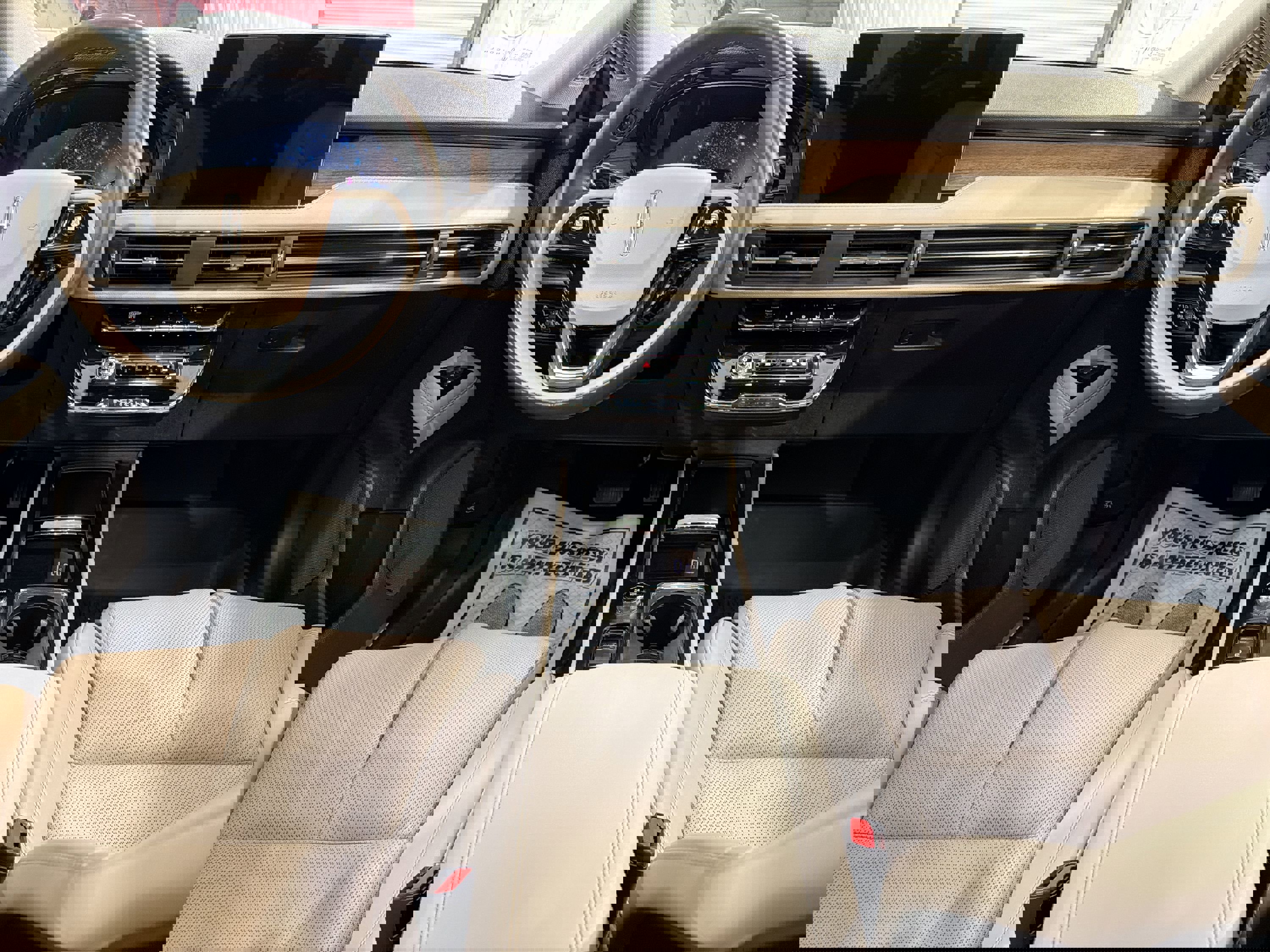 Used 2025 Lincoln Corsair Reserve w/ Equipment Group 202A image 23