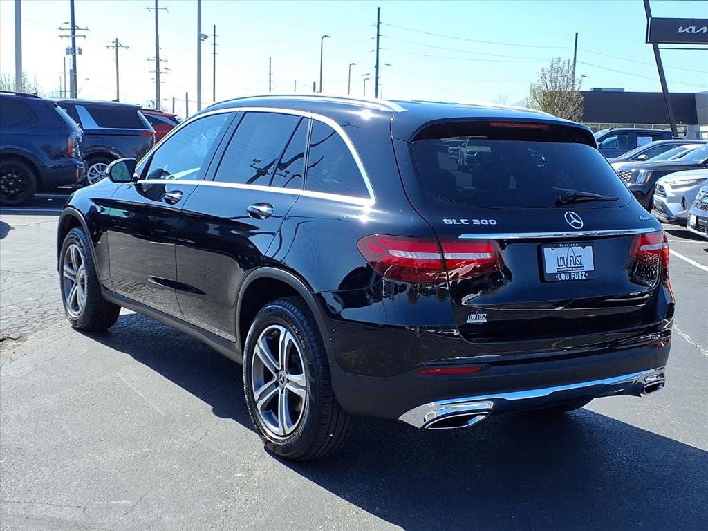 Used 2019 Mercedes-Benz GLC 300 4MATIC image 2