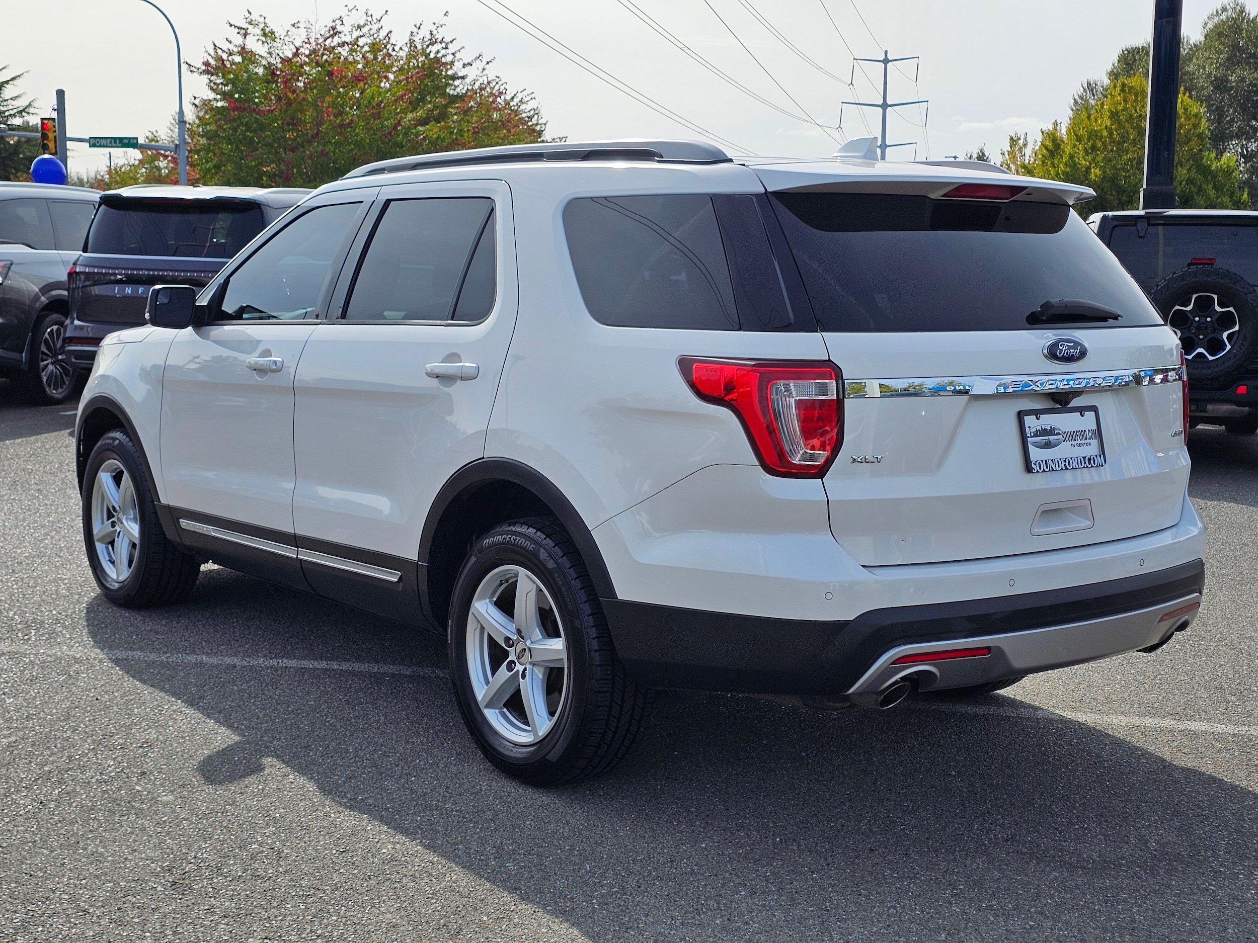 Used 2016 Ford Explorer XLT w/ Equipment Group 201A AWD/4WD image 7